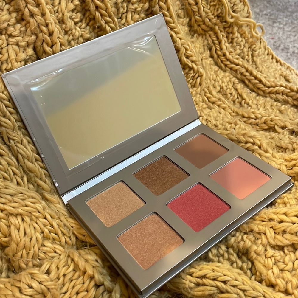 Brand new unused face palette by Iconic London
